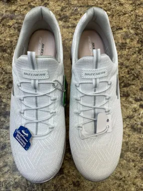 Shoes Sneakers By Skechers In White, Size: 11